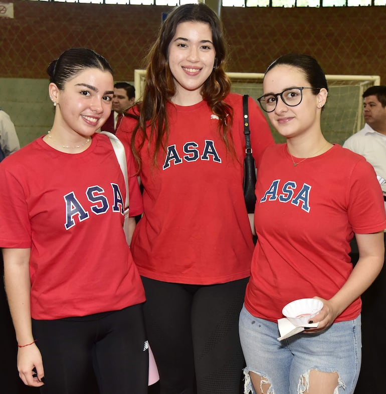 Isabella Zuccolillo, Victoria Brítez y Cristina Cunha.