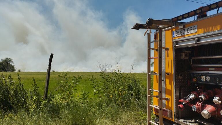 El incendio se produjo a unos 300 metros de viviendas.