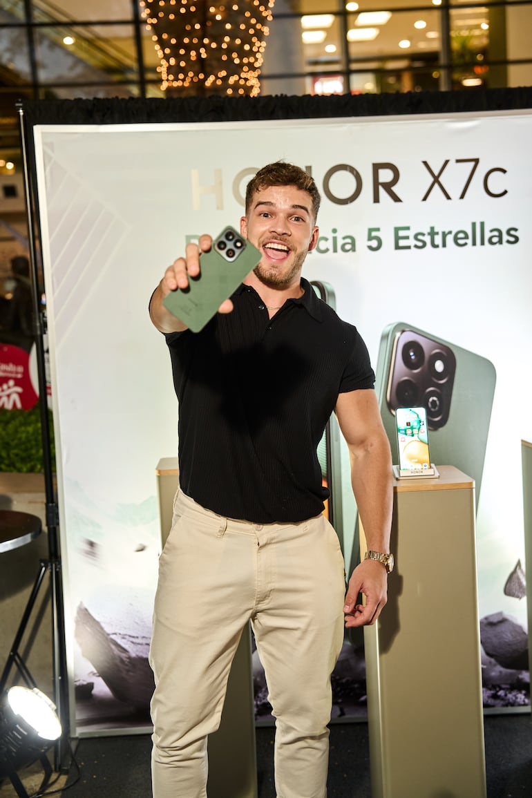 Angel Amaro, influencer de HONOR probó el nuevo smartphone.