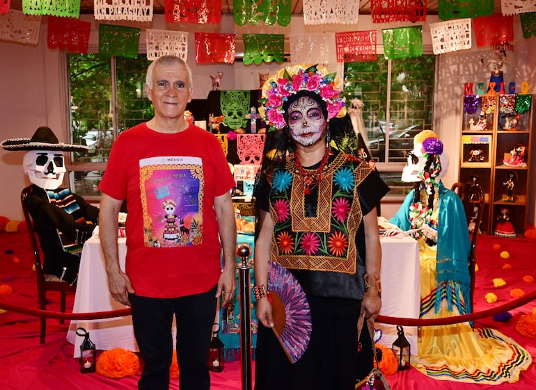 Juan Manuel Nungaray, embajador de México en Paraguay junto a Jaqueline Morán.