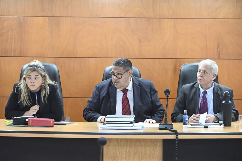 Los jueces María Fernanda García de Zúñiga, Juan Carlos Zárate Pastor (presidente) y Héctor Capurro integran el Tribunal de Sentencia.