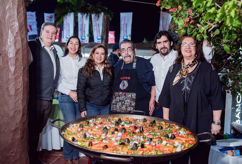 Los invitados del Banco GNB pudieron degustar una rica paella.