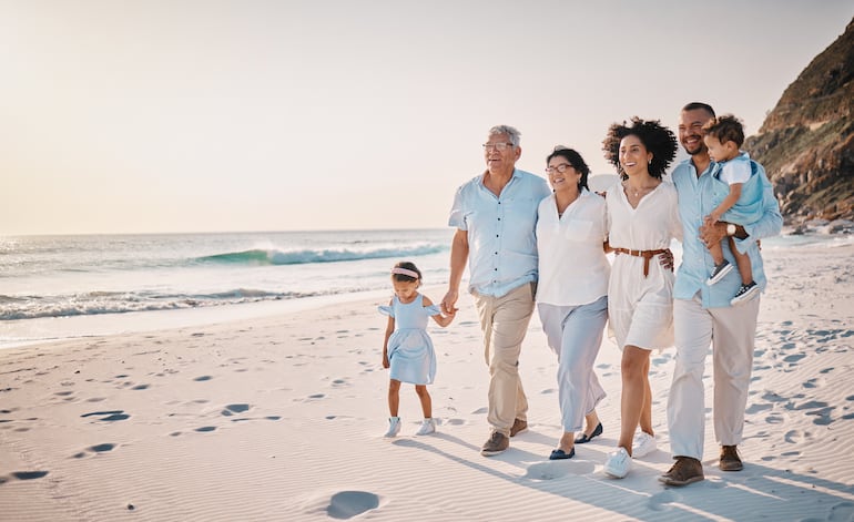 Turismo intergeneracional: cómo viajar con familia y amigos mayores