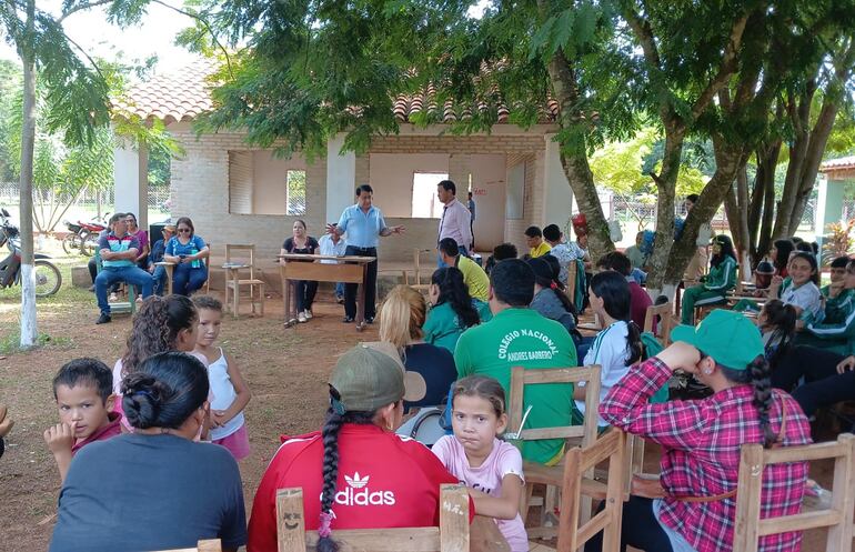 Comunidad educativa del Colegio Andrés Barbero levanta la toma de la institución tras promesa de construcción de aulas