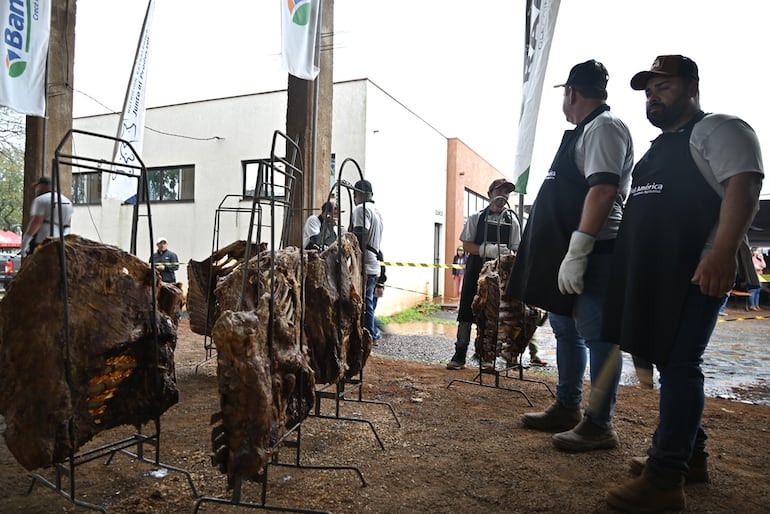 La organización de la Fiesta de la Costilla está a cargo de unos 300 voluntarios. 