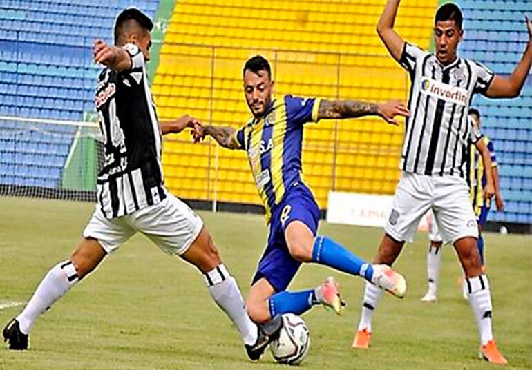 Sebastián Marset, en uno de los partidos que disputó vistiendo la camiseta del Deportivo Capiatá, en 2021.