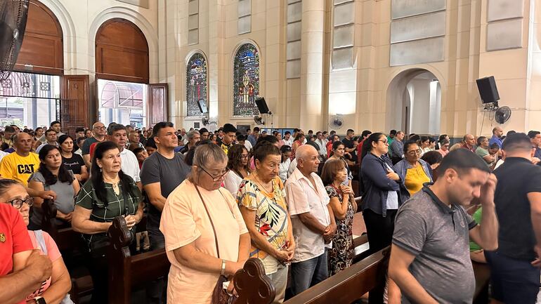 Fieles acudieron a la Basílica en la víspera de la Octava.