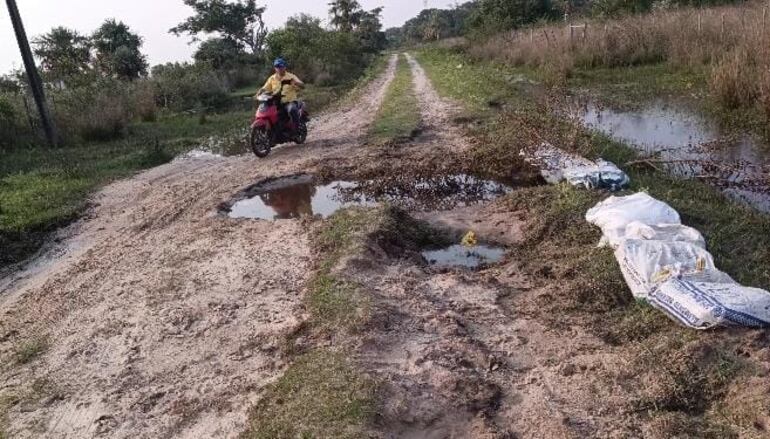 En la mayoría de las comunidades rurales la red vial quedó destrozada.