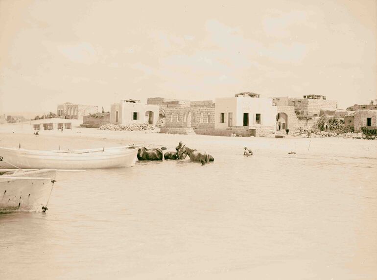 La aldea palestina de Tantura, donde el ejército israelí masacró a más de 200 palestinos en 1948, fotografiada en 1920