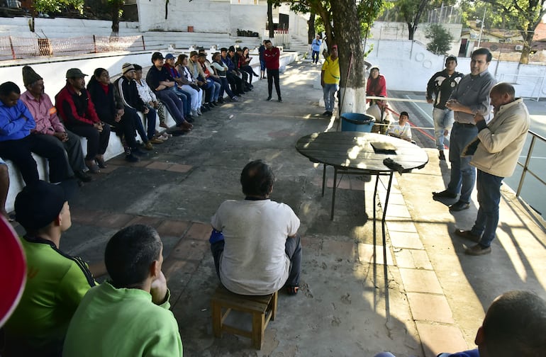 Parxin ya se reúne con cuidacoches, preparando la implementación del estacionamiento tarifado en Asunción.