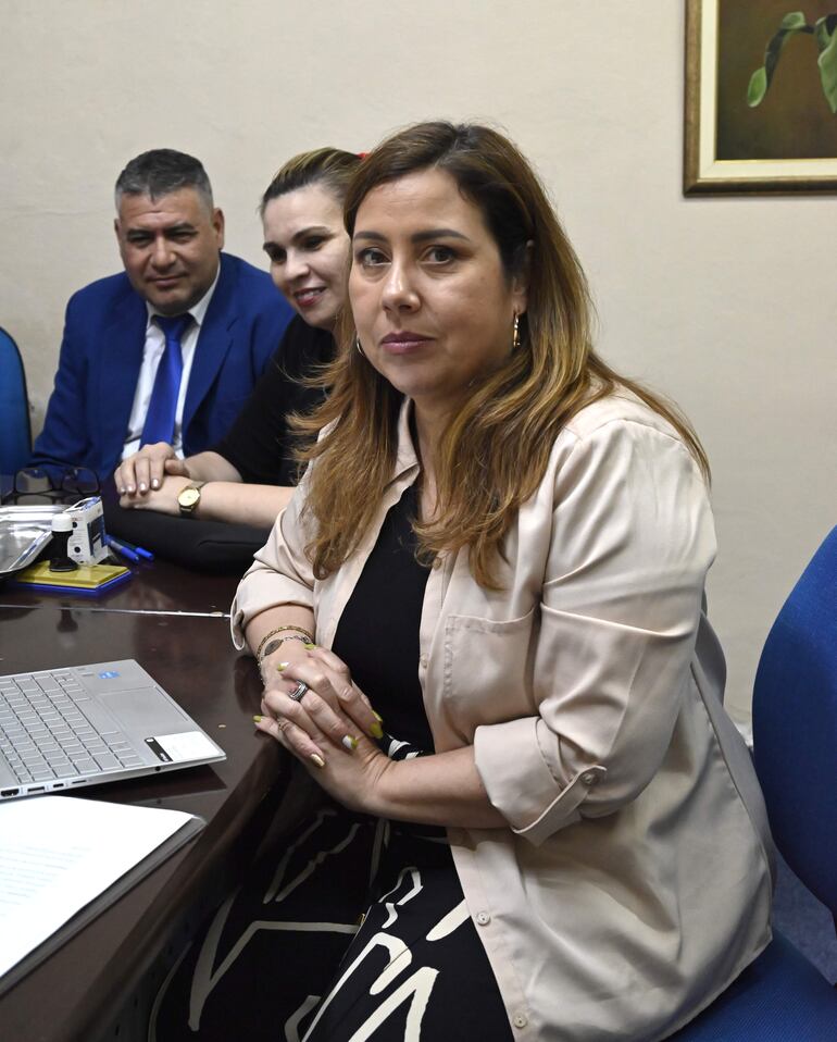 Carolina Ferreira, funcionaria del Senado y a cargo del senador expulsado del PLRA y aliado cartista, Dionisio Amarilla. En febrero pasado fue salpicada por supuesto planillerismo en la institución. 