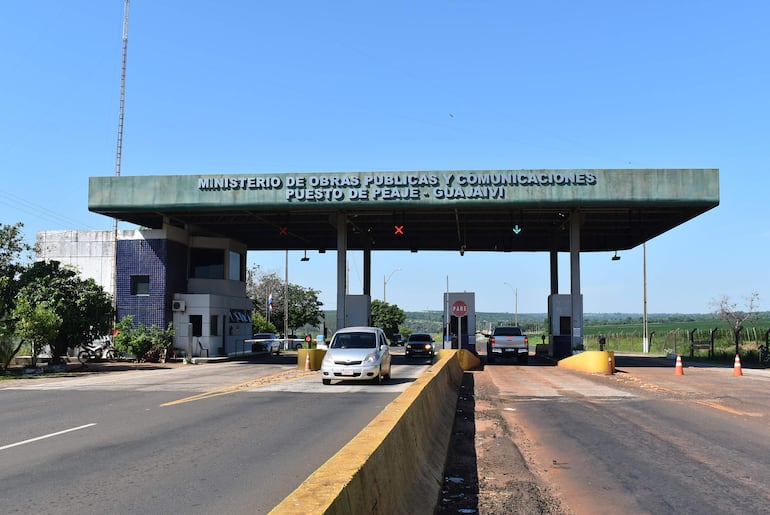 La capa asfáltica donde está ubicado el peaje de Guayaybí sobre la ruta PY03 también requiere de una urgente reparación.