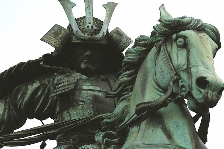 Detalle de la estatua del samurái Kusunoki Masashige en Tokio.