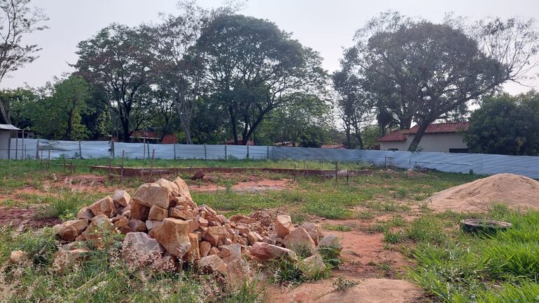 Obra inconclusa y abandonada en la localidad de Ypané.