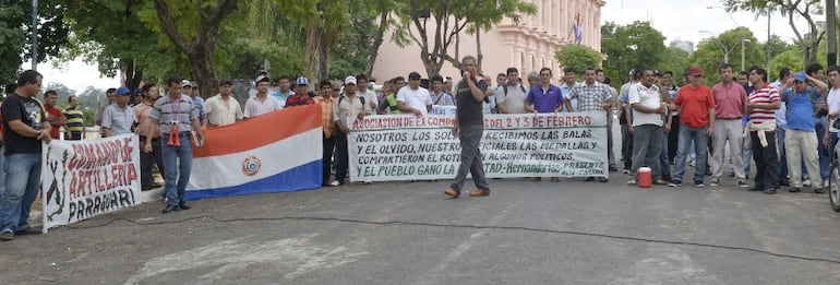 Exsoldados del 2 y 3 de febrero en una de sus tantas manifestaciones frente al Congreso.