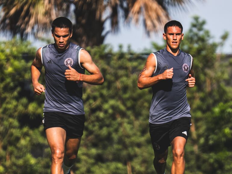 Diego Gómez y Matías Rojas, jugadores del Inter Miami, en un entrenamiento.