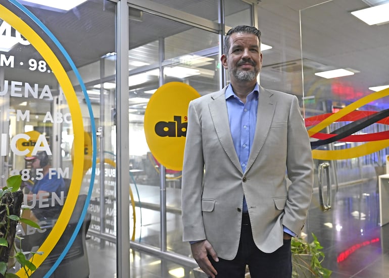 Juan Manuel Ostoja, CEO de la Corporación San Ignacio de Loyola, de visita en nuestra Redacción.