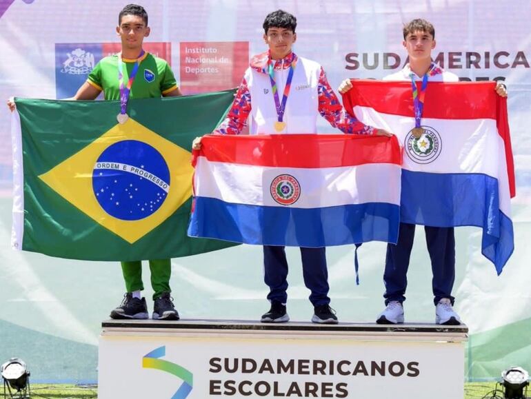 Exitoso podio con dos paraguayos, Eliezer Colmán (oro) y a la derecha Adrián Céspedes (bronce).