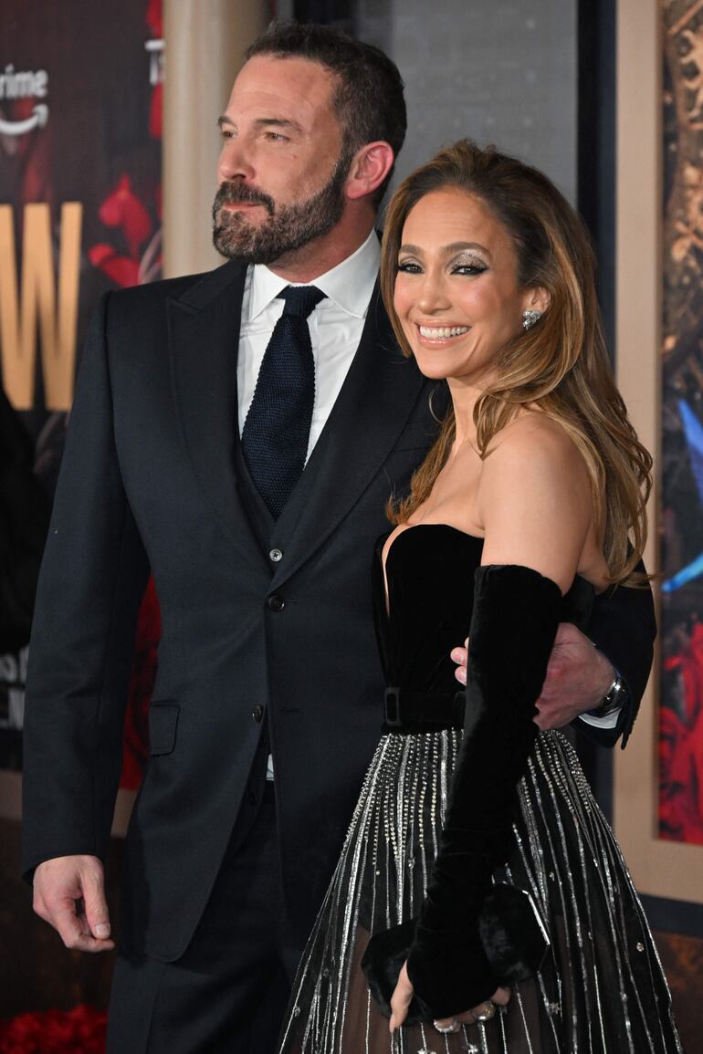 Ben Affleck y Jennifer Lopez en la alfombra roja del estreno celebrado en Hollywood.