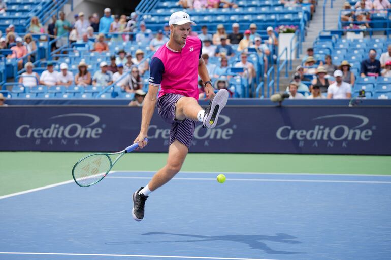 Hubert Hurkacz dejó en el camino al griego Stefanos Tsitsipas