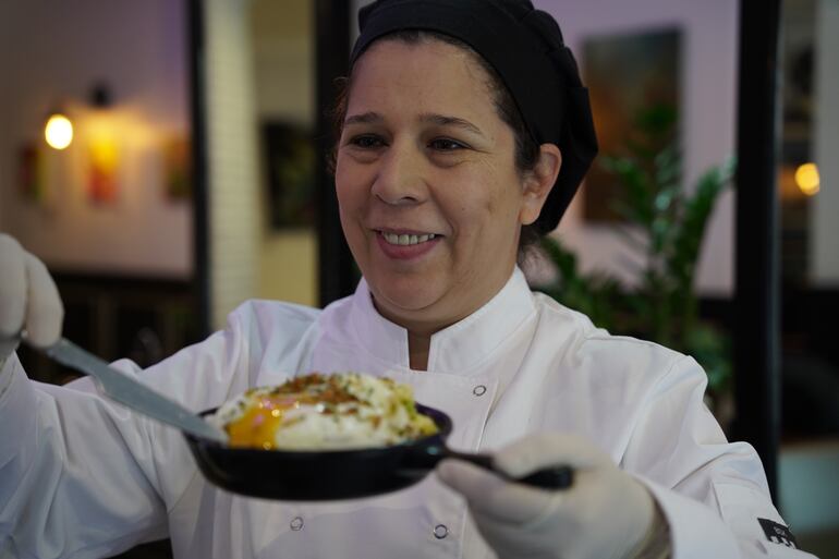 La yuca salteada (mandi’o chyryry) en Europa es un plato gourmet por el costo de la mandioca, nos contó Loren Vera. (Gentileza)