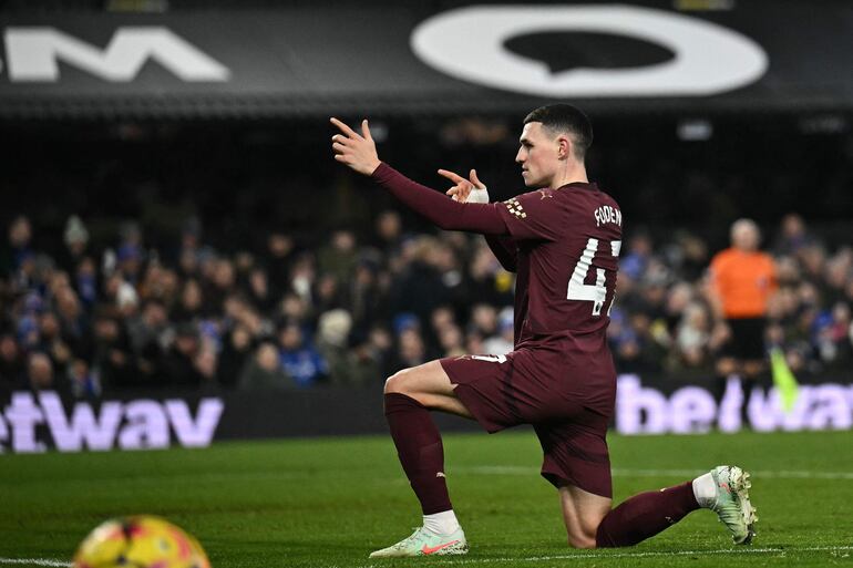 Manchester City's English midfielder #47 Phil Foden celebrates after scoring their third goal during the English Premier League football match between Ipswich Town and Manchester City at Portman Road in Ipswich, eastern England on January 19, 2025. (Photo by Ben STANSALL / AFP) / RESTRICTED TO EDITORIAL USE. No use with unauthorized audio, video, data, fixture lists, club/league logos or 'live' services. Online in-match use limited to 120 images. An additional 40 images may be used in extra time. No video emulation. Social media in-match use limited to 120 images. An additional 40 images may be used in extra time. No use in betting publications, games or single club/league/player publications. / 