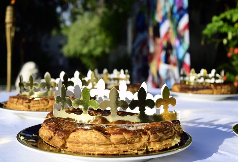 La tradicional “Galette des rois” (“Tarta de los Reyes”), una deliciosa tarta hecha de harina de almendras y masapán “frangipane”.