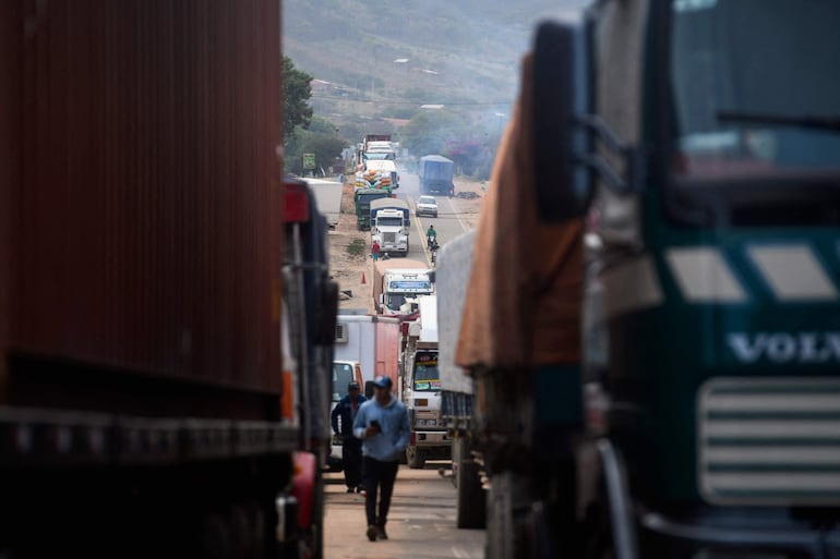 Bolivia posterga elecciones judiciales por conflictos sociales.