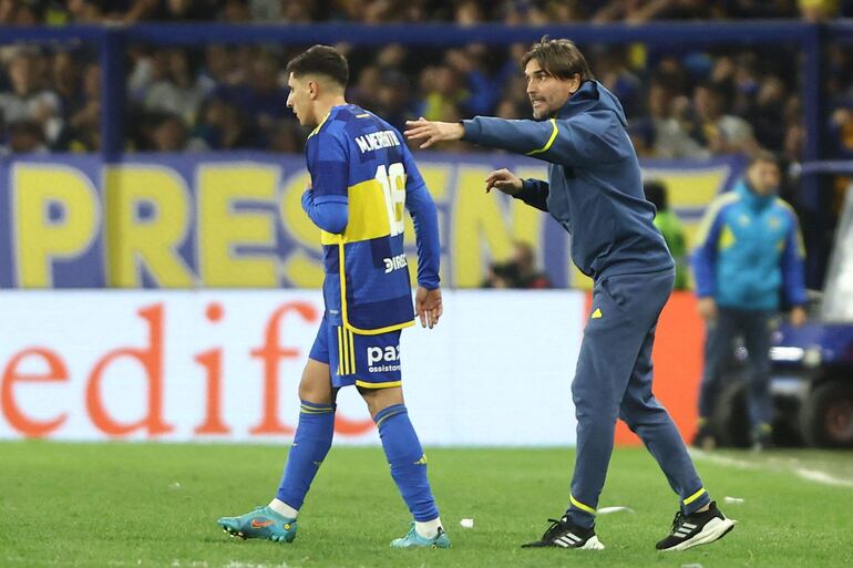 Boca juega ante San Lorenzo por el torneo local