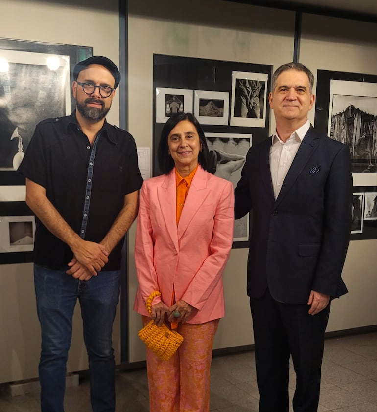 Roberto Galeano, Monserrat Armele y Daniel Mendonca.