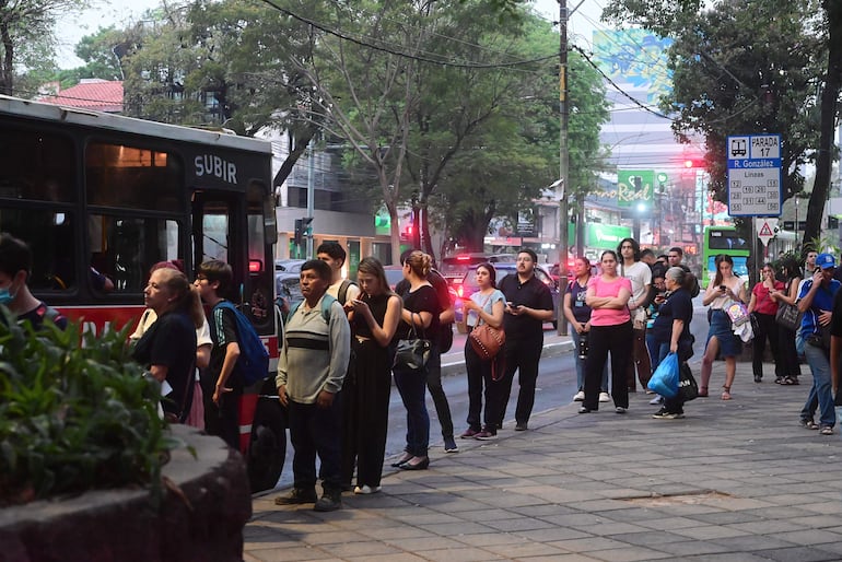 Un sistema de transporte público ineficiente con un fuerte costo para la ciudadanía.