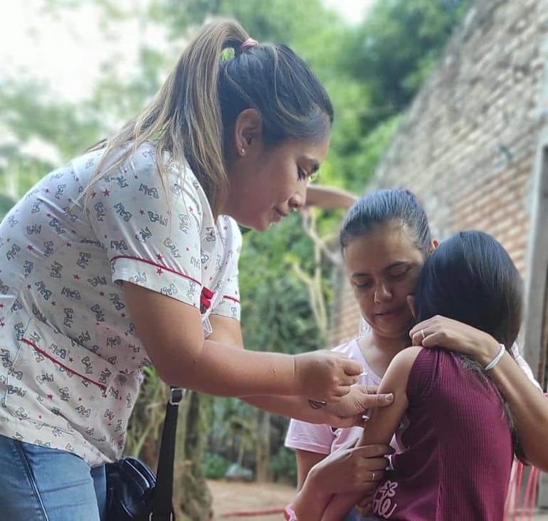 Los niños/as también son inmunizados.