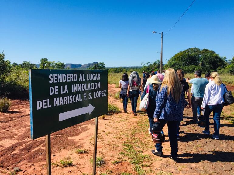 Sendero que conduce al lugar donde se libró la última batalla de la Guerra Contra la Triple Alianza, a orillas del Aquidaban Niguí.