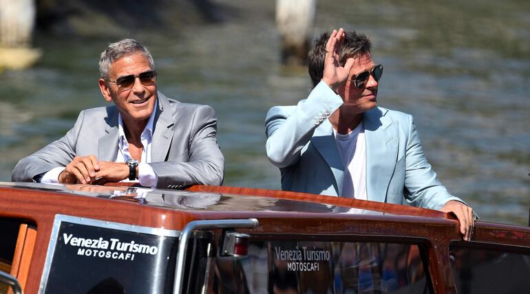 ¡Siempre seductores! George Clooney y Brad Pitt. (EFE/EPA/ETTORE FERRARI)
