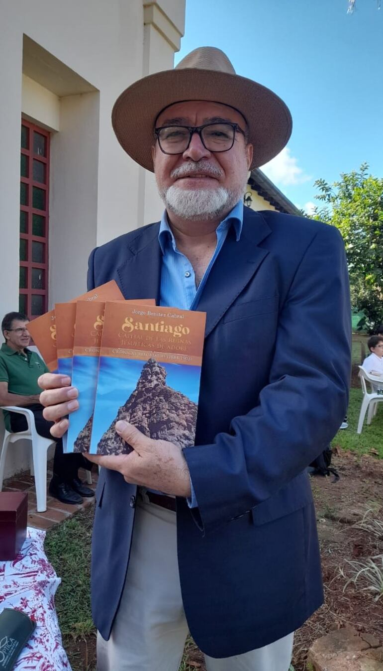 Presentan libro “Santiago, Capital de las Ruinas Jesuíticas de Adobe”