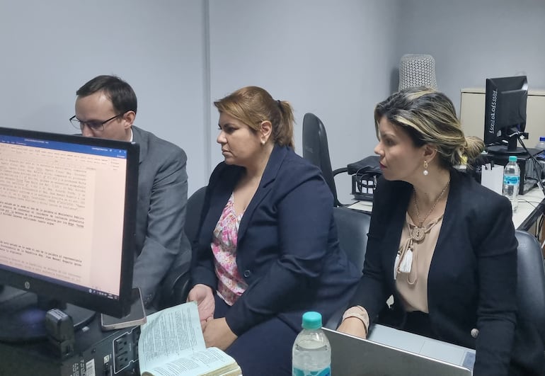 Giovanni Grisetti, Yeimy Adle y Nathalia Silva, fiscales a cargo del caso metrobús.