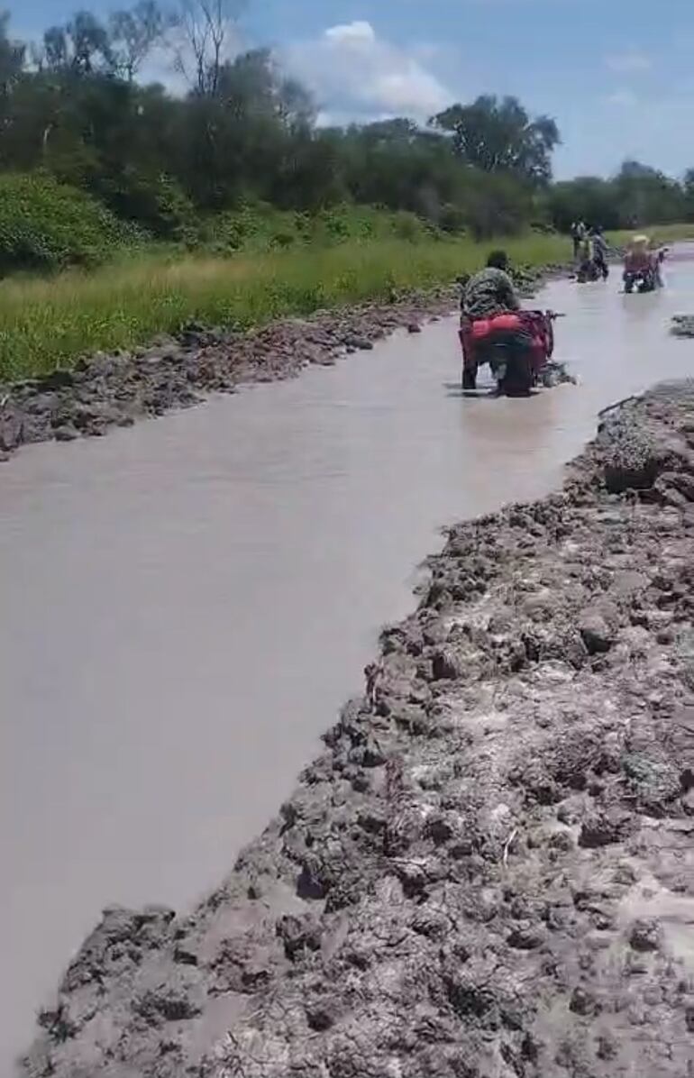 Asi se encuentran varios tramos del camino para llegar a Puerto Esperanza.