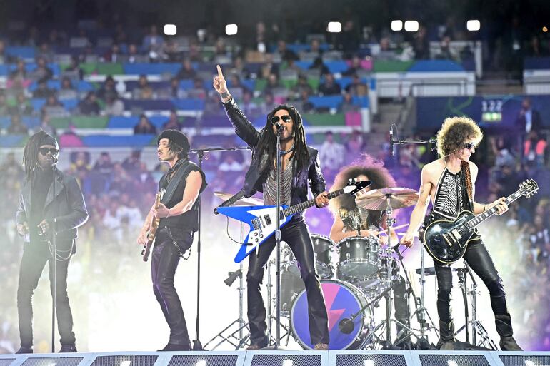 El cantante y compositor Leonard Albert Kravitz alias Lenny Kravitz en la UEFA Champions League.