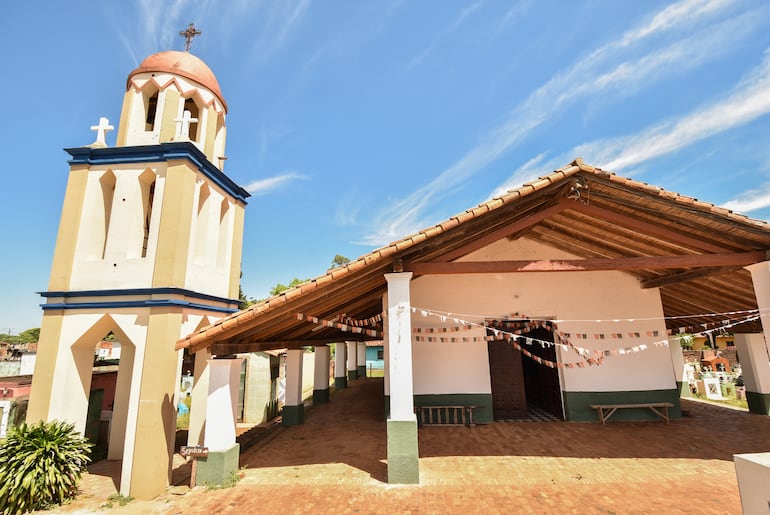 El oratorio San Roque, ubicado en el cementerio de Caazapá.