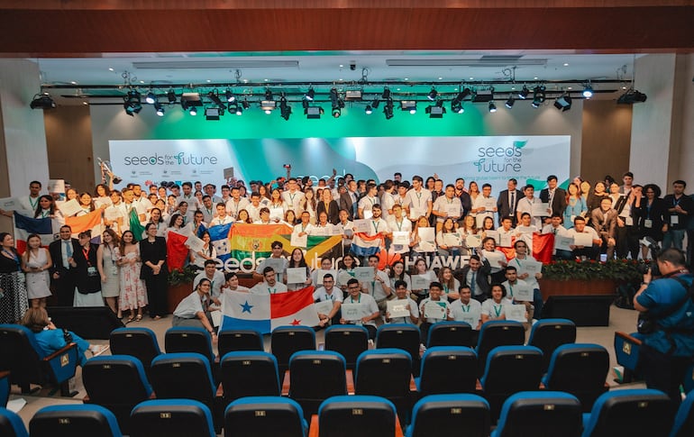 El equipo paraguayo estuvo acompañado por sus pares uruguayos en el congreso que convocó a jóvenes de varios países de la región.