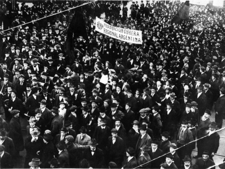 Manifestación de la FORA, 1915 (Archivo General de la Nación Argentina)