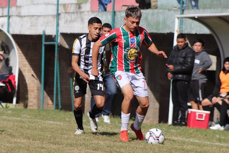 Fulgencio Yegros vs. 12 de Octubre SD, en el estadio Bosque de Pa'i Ñu.