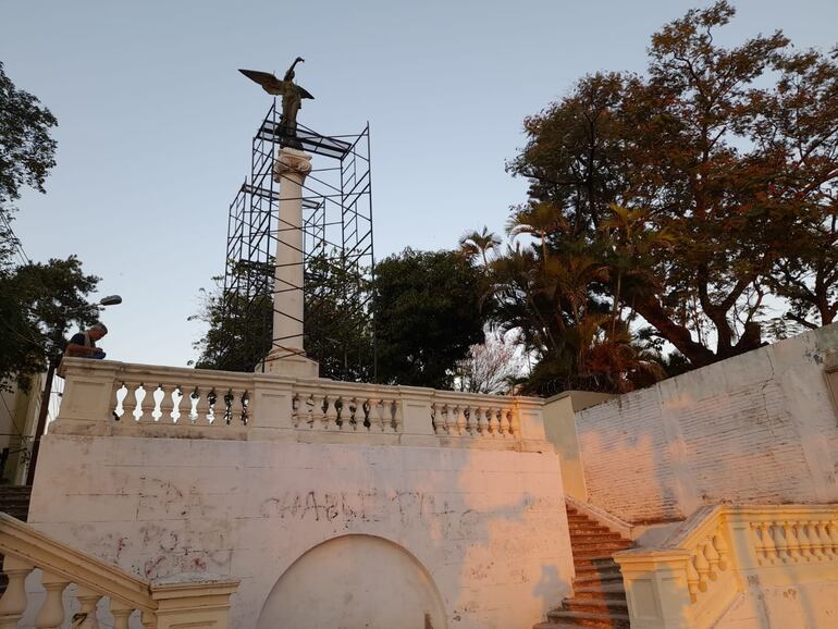 Imágenes captadas este viernes 4 de agosto, en la Escalinata Antequera y Castro. Según los obreros, la obra culminaría este fin de semana.