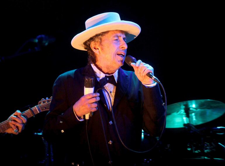 La vida del célebre músico y poeta estadounidense Bob Dylan será retratada en "A complete unknown", la película que comenzó a rodarse bajo la dirección de James Mangold.