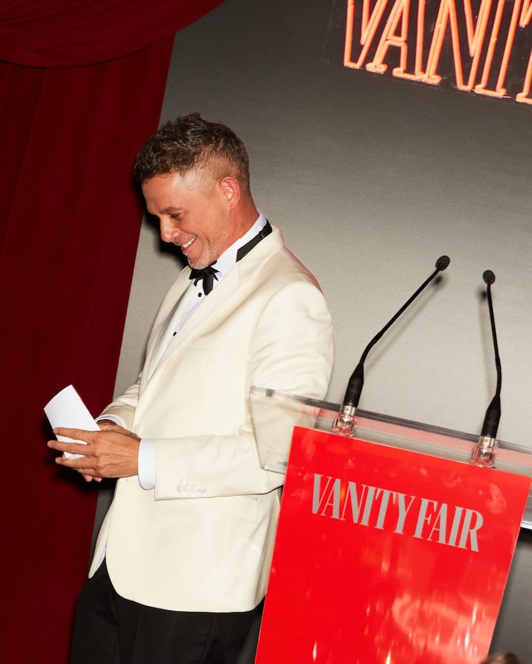 Alejandro Sanz, feliz tras recibir el premio Personaje del Año 2024 de la revista Vanity Fair España. (Instagram/Alejandro Sanz)