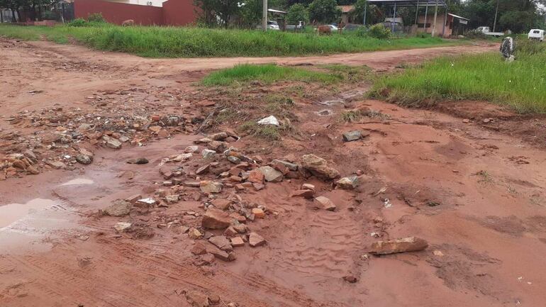 Camino del barrio San Vicente en desastrosas condiciones.