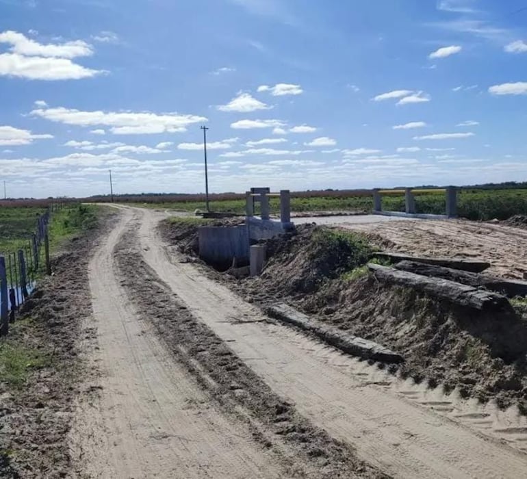 Pobladores de 4 distritos de Ñeembucú exigen al Gobierno Nacional la construcción de la carpeta asfáltica que conecta desde la ciudad de Pilar hasta la confluencia del río Paraguay y Paraná.