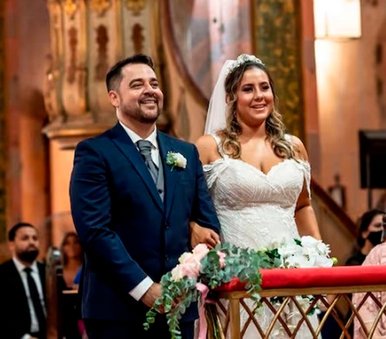 Guillermo del Puerto Moreno y esposa Koskia Dahiana Mereles, en una foto de archivo del día de su boda.