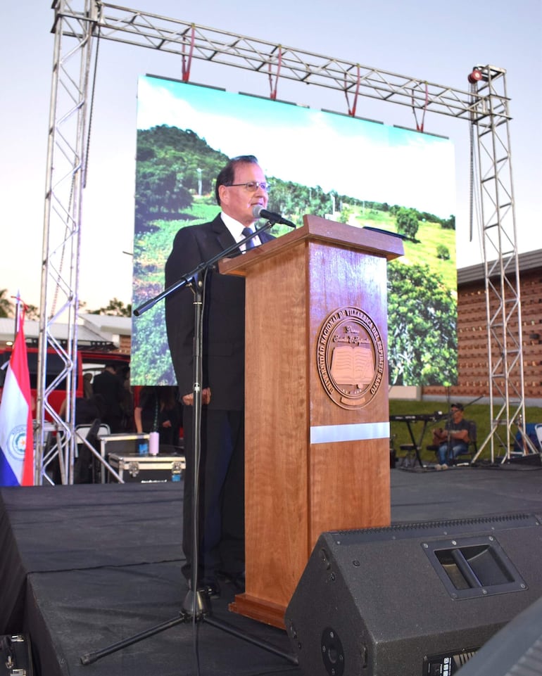 Rector de la Unves, Simón Benítez.