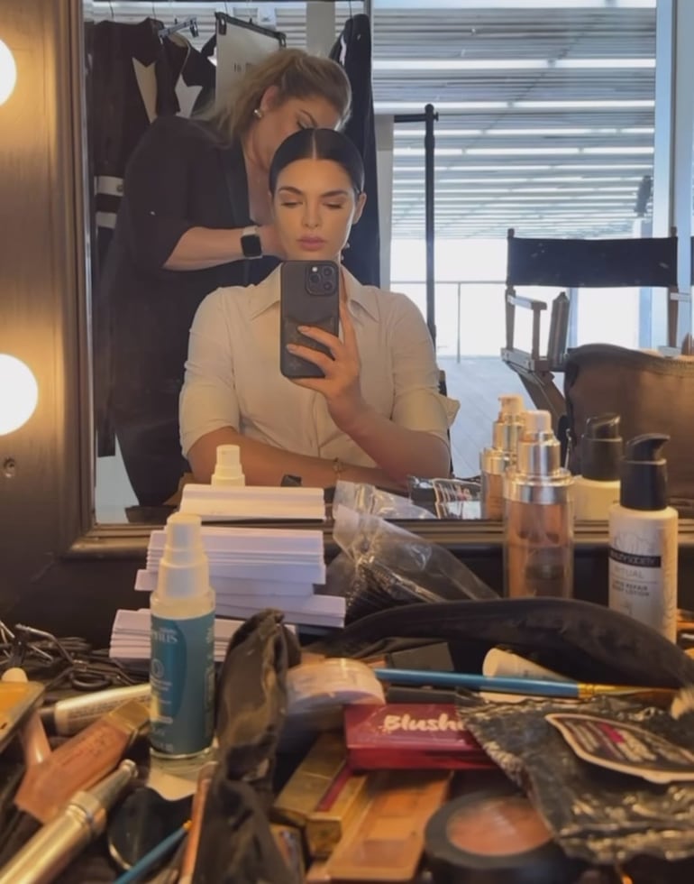 Desde tempranas horas del domingo, Nadia Ferreira se preparó para ser la estrella de la pasarela de Balmain.
(Captura de la historia de Instagram de Nadia Ferreira)